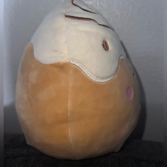 NWOT- Squishmallows Blushing Chanel the Cinnamon Roll Stuffed Plush - Picture 4 of 9